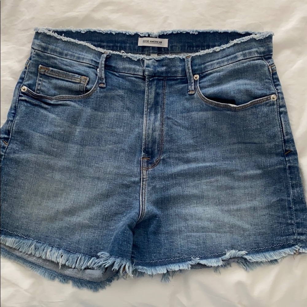 Good American Bombshell Frayed Short